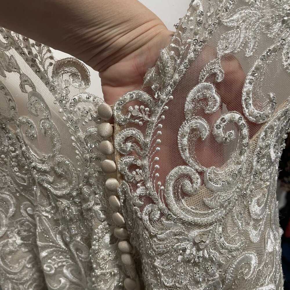 Allure Bridal Gown Style 9501 - Picture 7 of 14